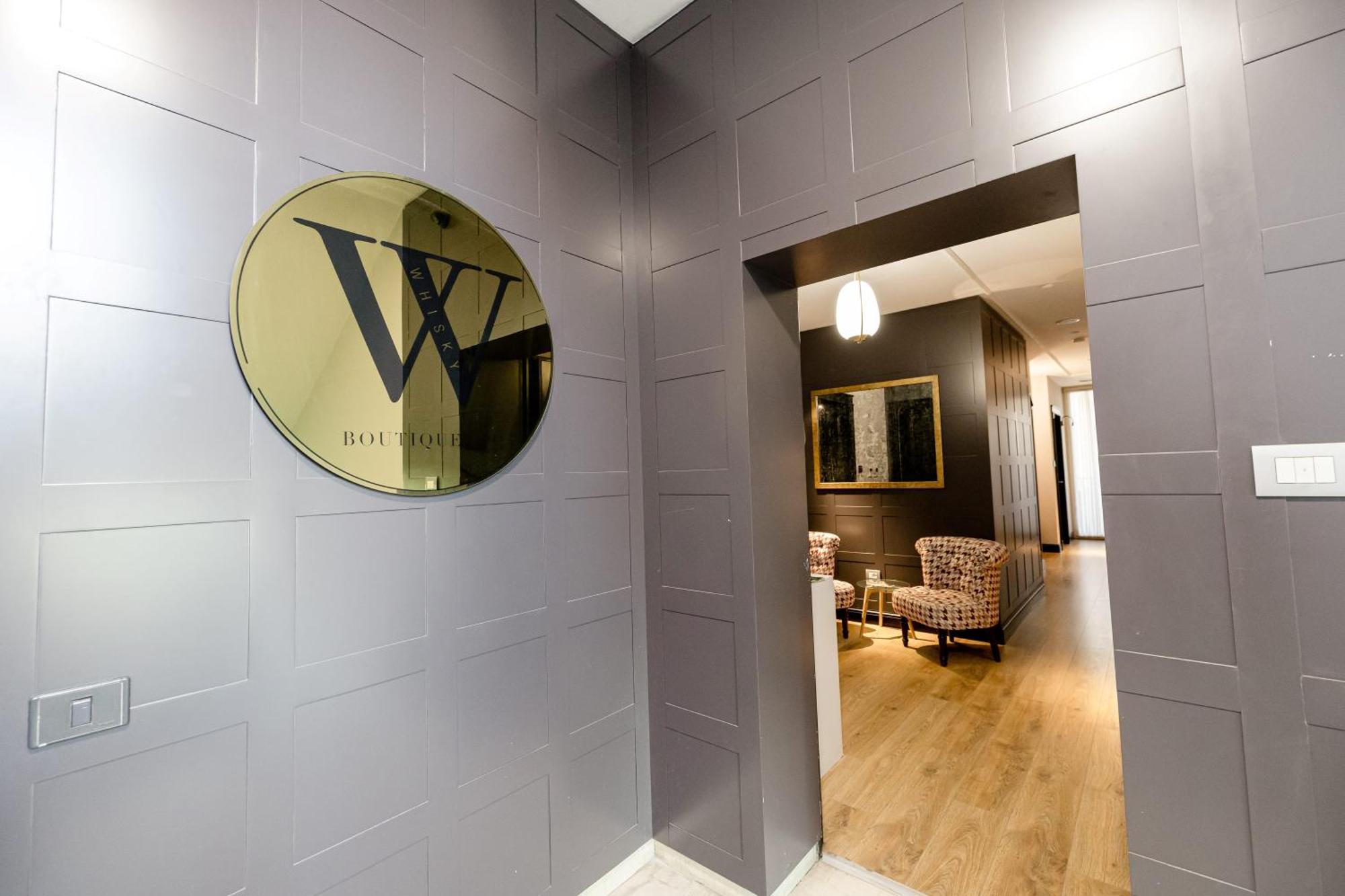 Boutique Hotel Whisky ติรานา ภายนอก รูปภาพ
