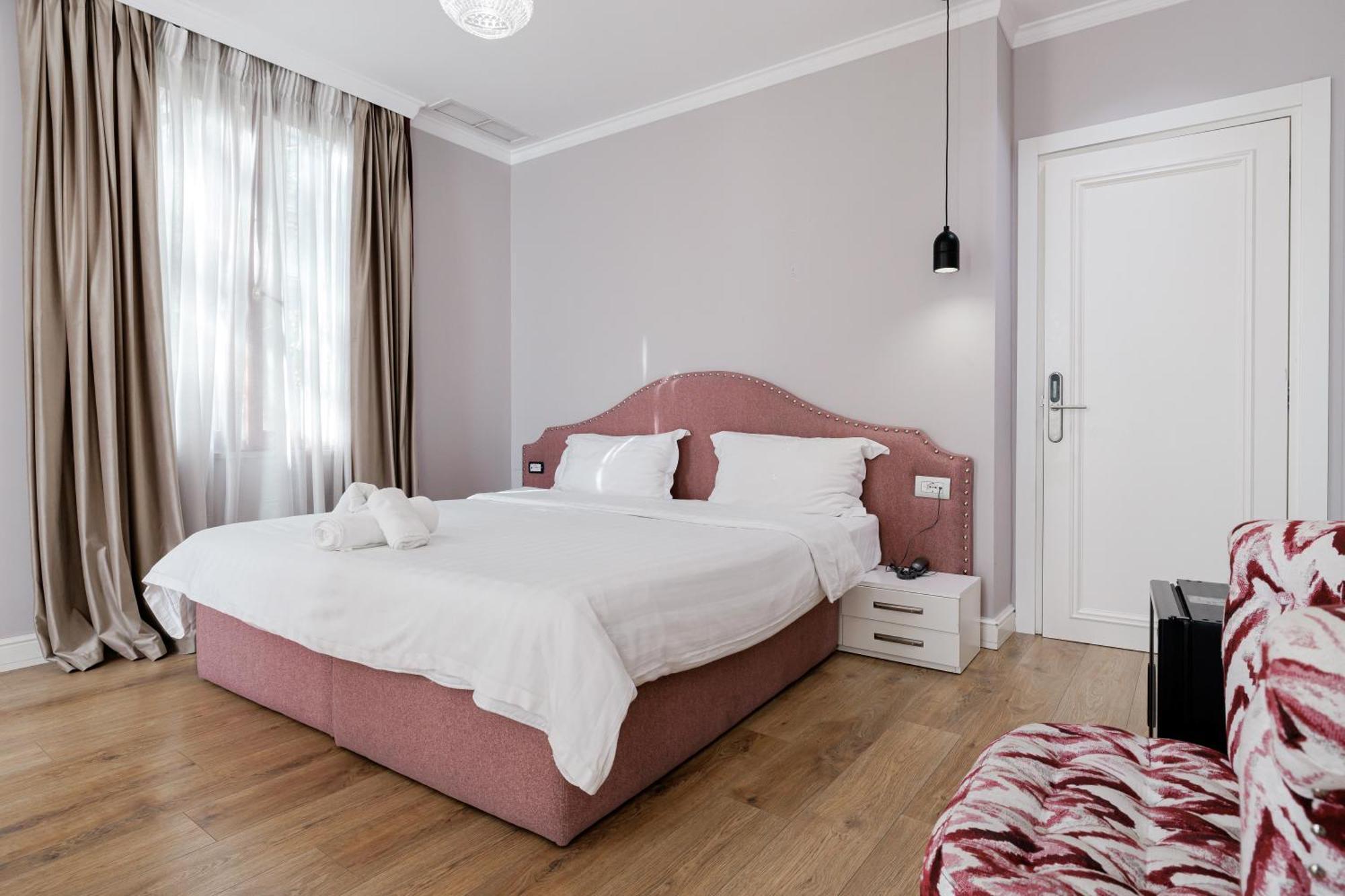 Boutique Hotel Whisky ติรานา ภายนอก รูปภาพ