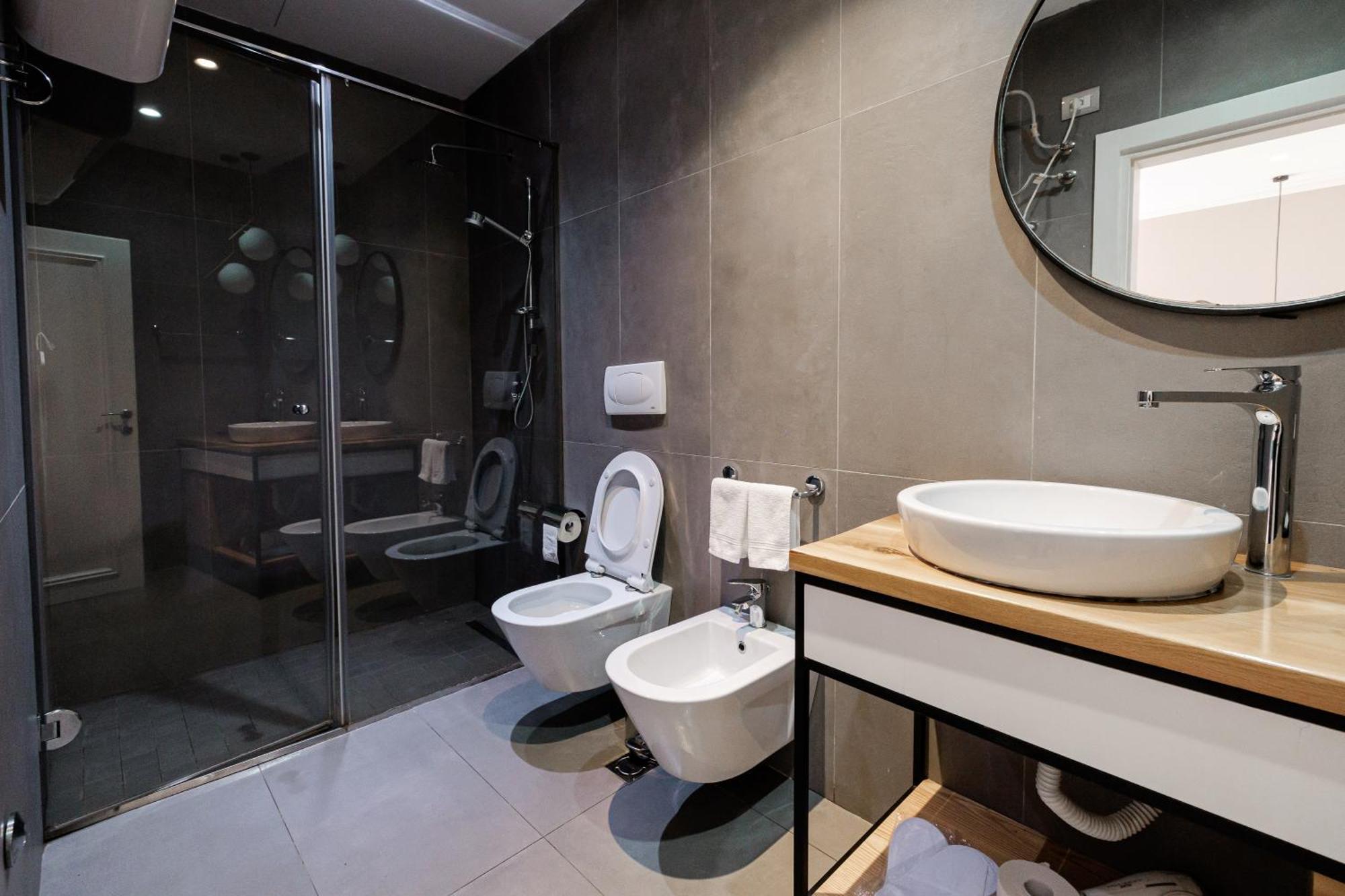 Boutique Hotel Whisky ติรานา ภายนอก รูปภาพ