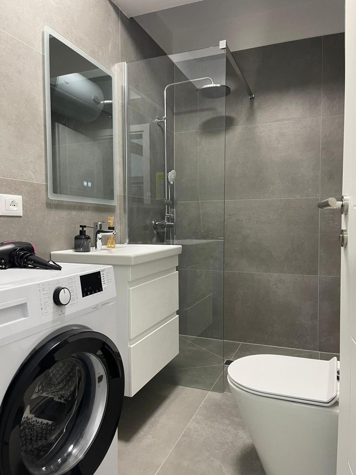 Boutique Hotel Whisky ติรานา ภายนอก รูปภาพ